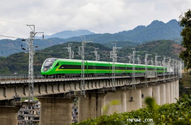 中国援建中老铁路 开通两年来成老挝重要客货运铁路