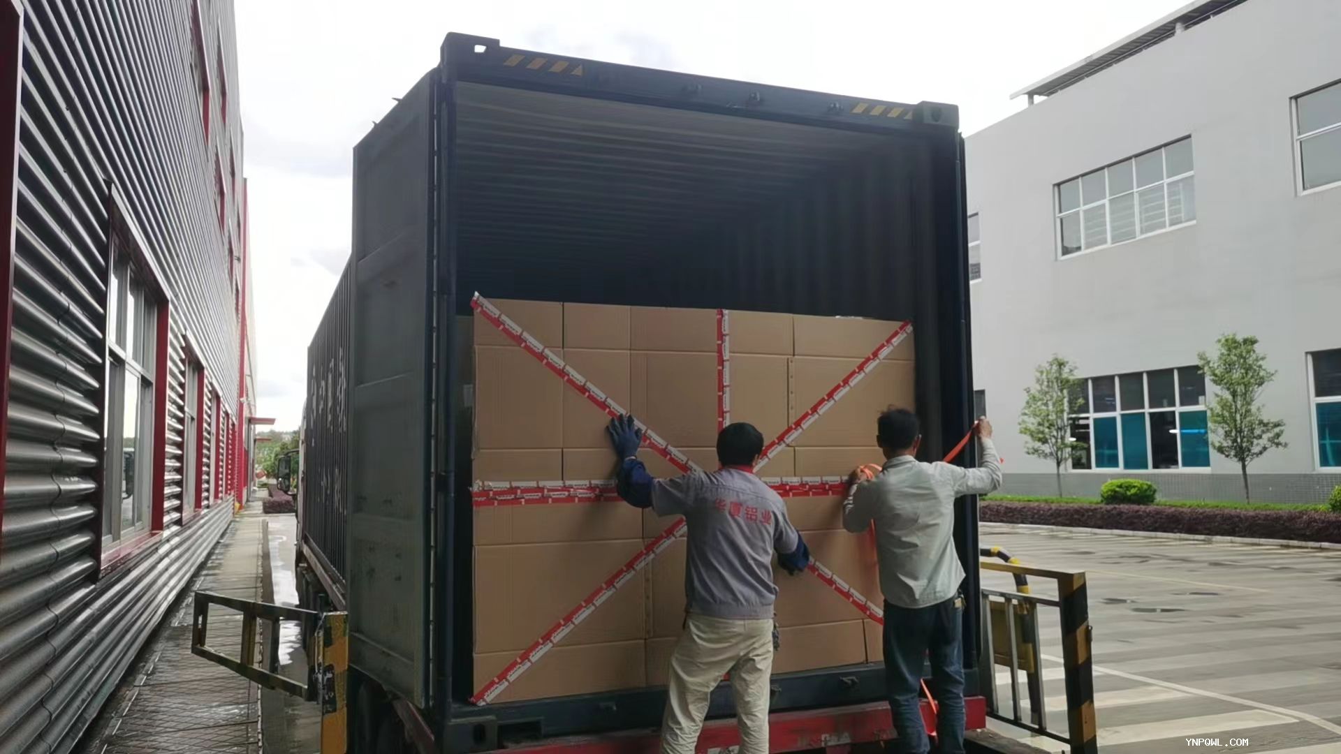 铁路运输中正确的货物捆绑加固可以确保货物安全性